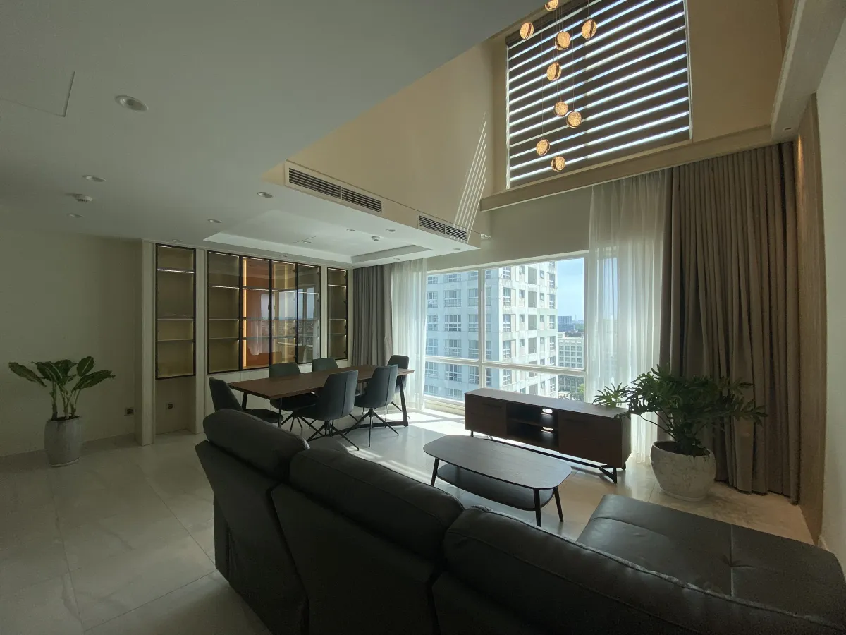 Phòng khách thông tầng căn hộ Happy Valley Premier
